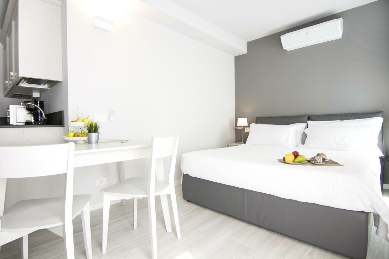 La Quadra Suites - Central Apartments In Iseo With Daily Housekeeping Экстерьер фото