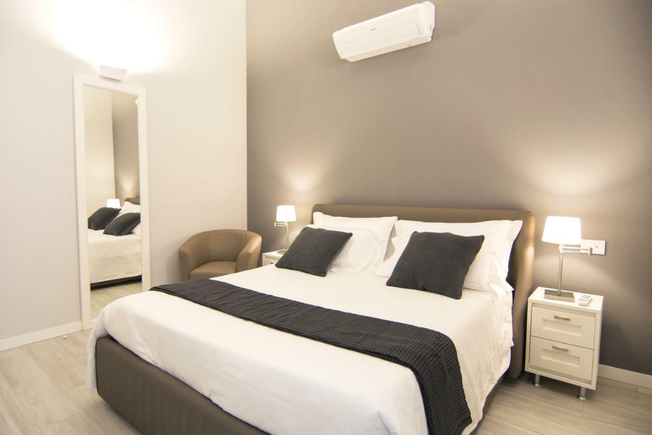La Quadra Suites - Central Apartments In Iseo With Daily Housekeeping Экстерьер фото