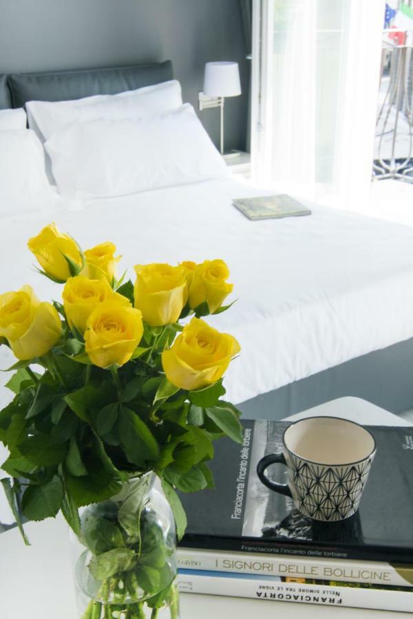 La Quadra Suites - Central Apartments In Iseo With Daily Housekeeping Экстерьер фото