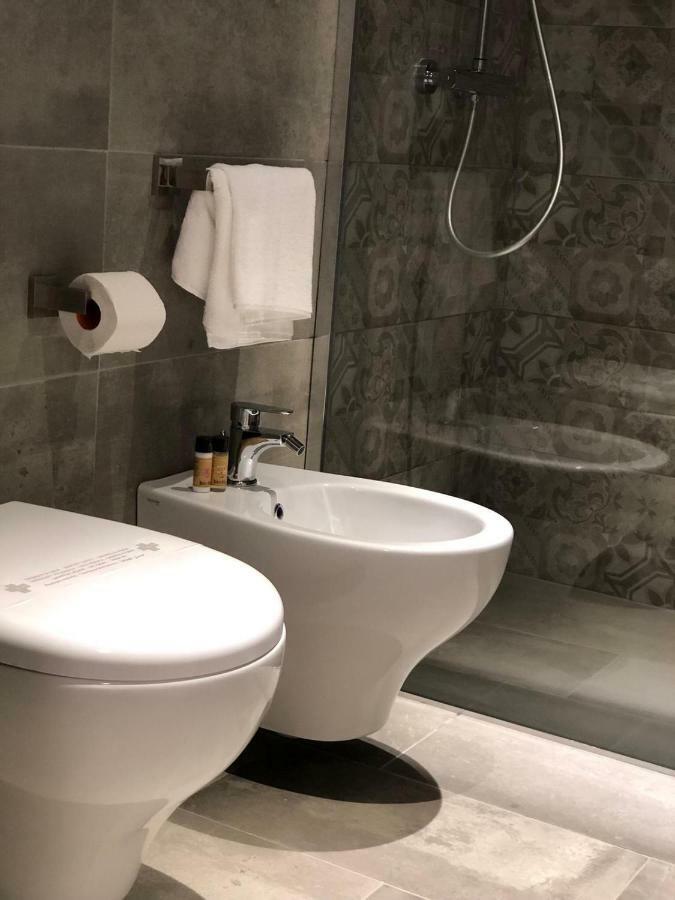 La Quadra Suites - Central Apartments In Iseo With Daily Housekeeping Экстерьер фото